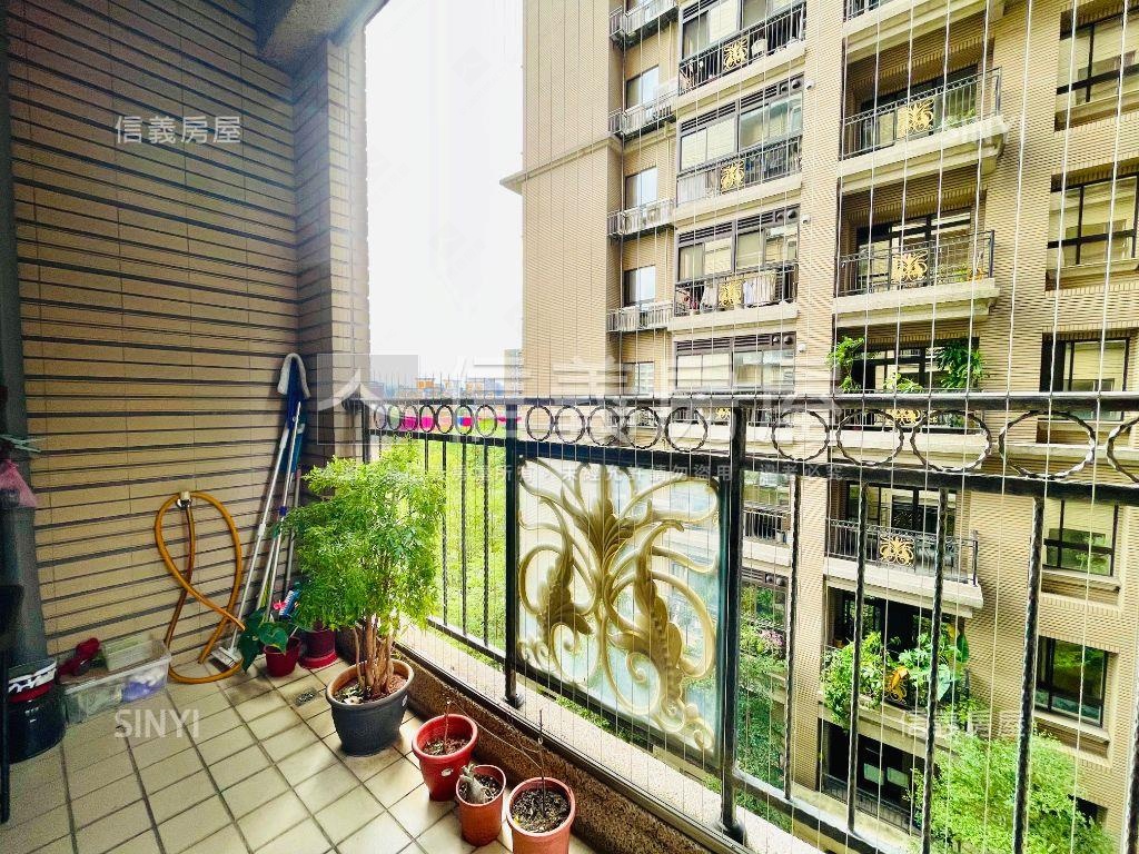專任傳家世紀館三房車位房屋室內格局與周邊環境