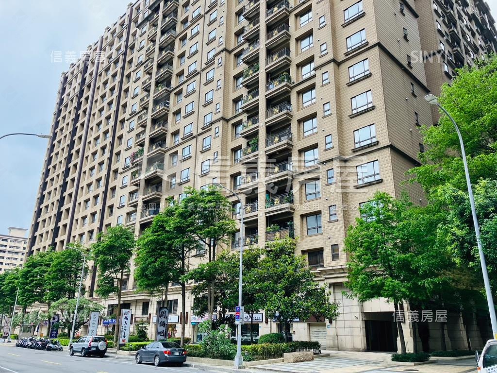 專任傳家世紀館三房車位房屋室內格局與周邊環境