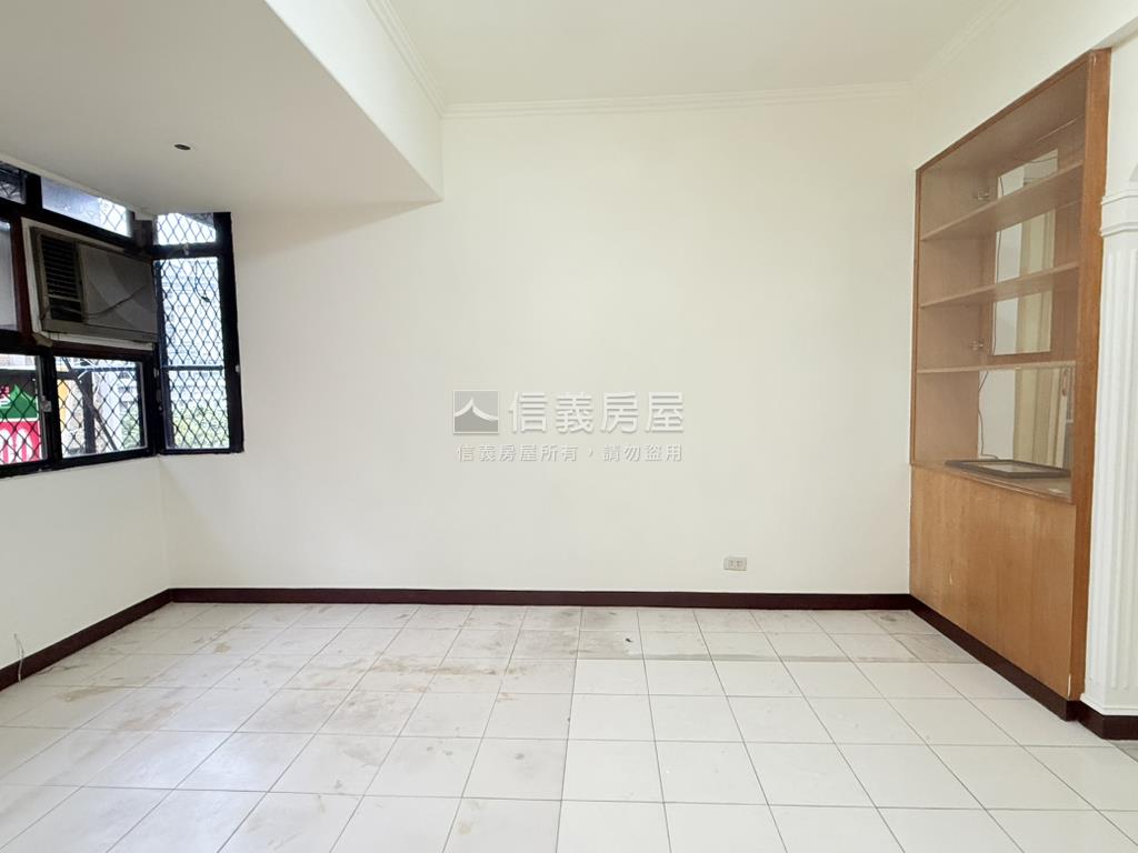 忠孝明亮一層一戶頂加房屋室內格局與周邊環境