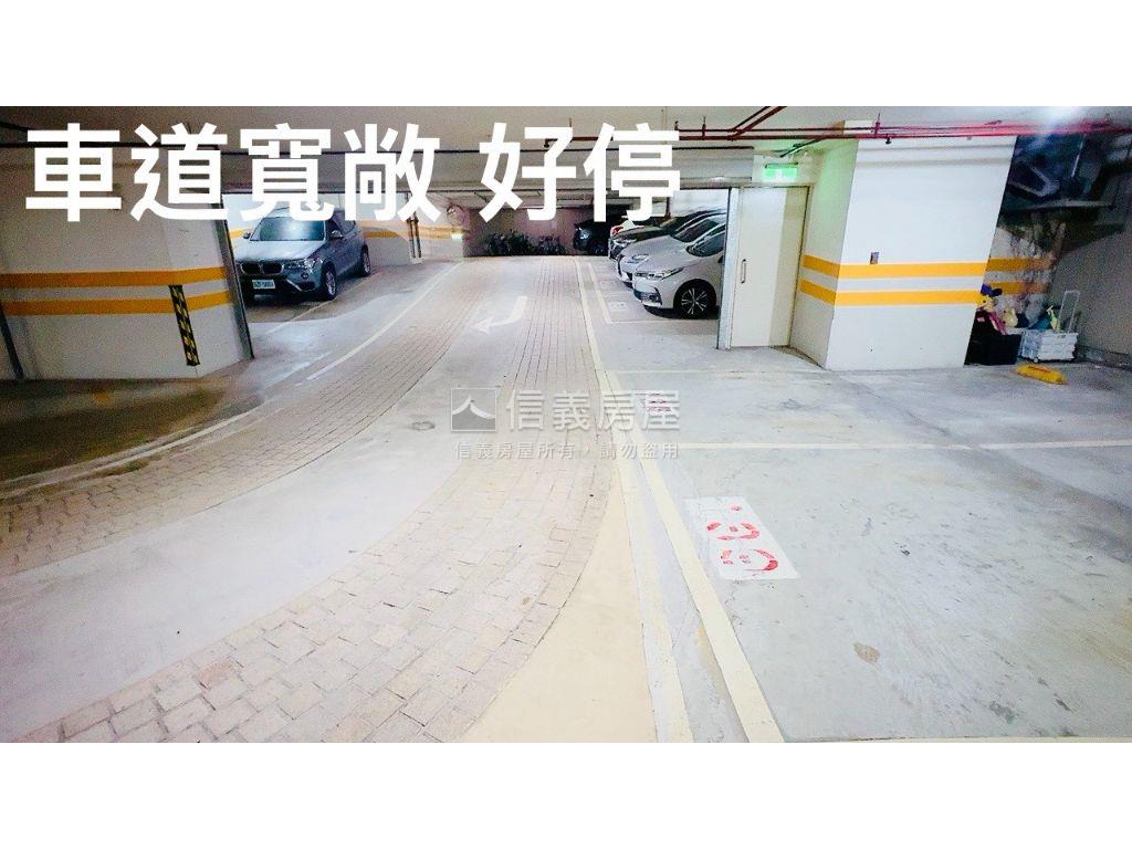 ★新接巨蛋★平面車位房屋室內格局與周邊環境