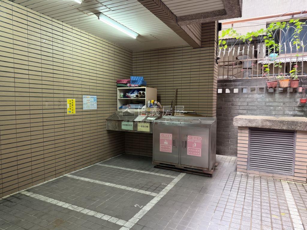 青安中山溫馨三米六有車位房屋室內格局與周邊環境