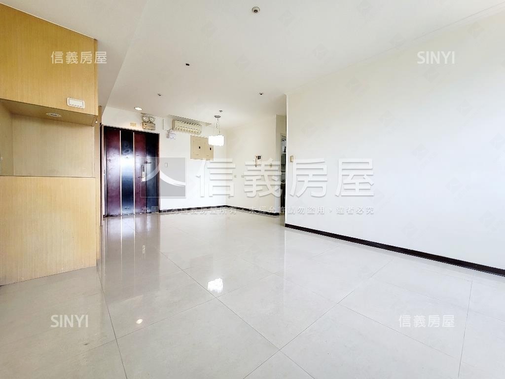 捷運３房車位房屋室內格局與周邊環境