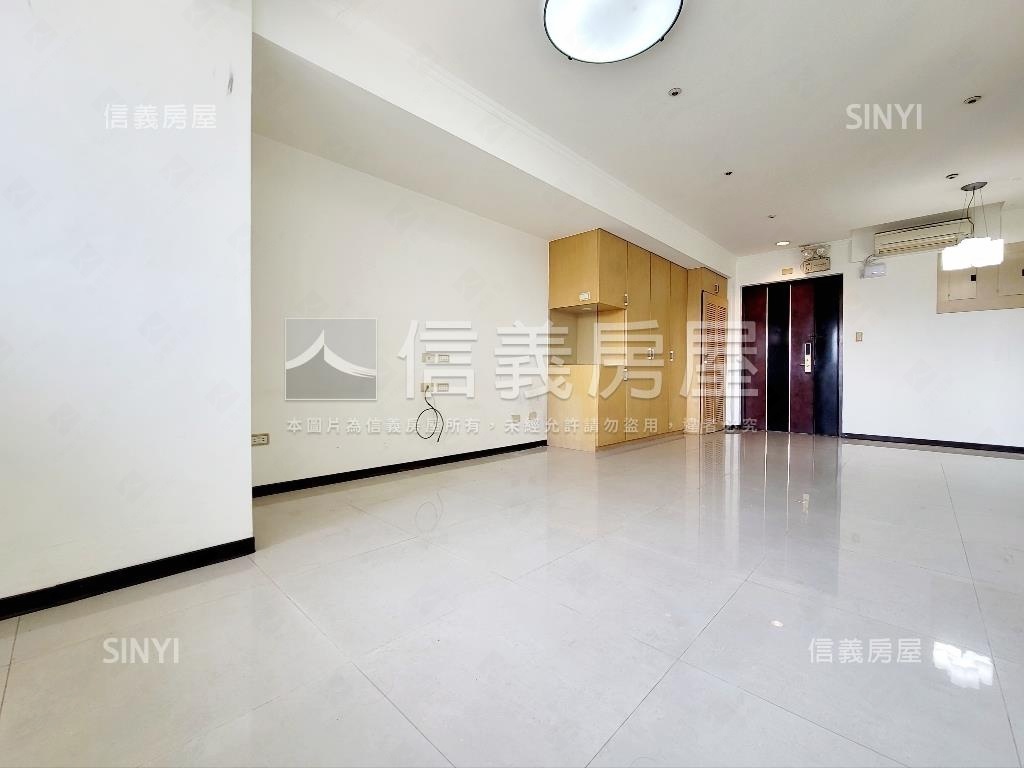 捷運３房車位房屋室內格局與周邊環境