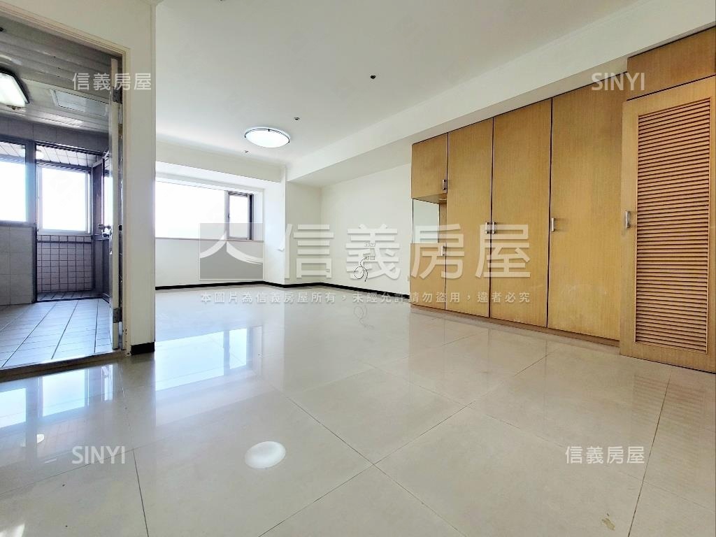 捷運３房車位房屋室內格局與周邊環境