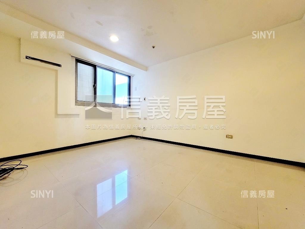 捷運３房車位房屋室內格局與周邊環境