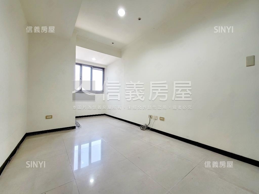 捷運３房車位房屋室內格局與周邊環境