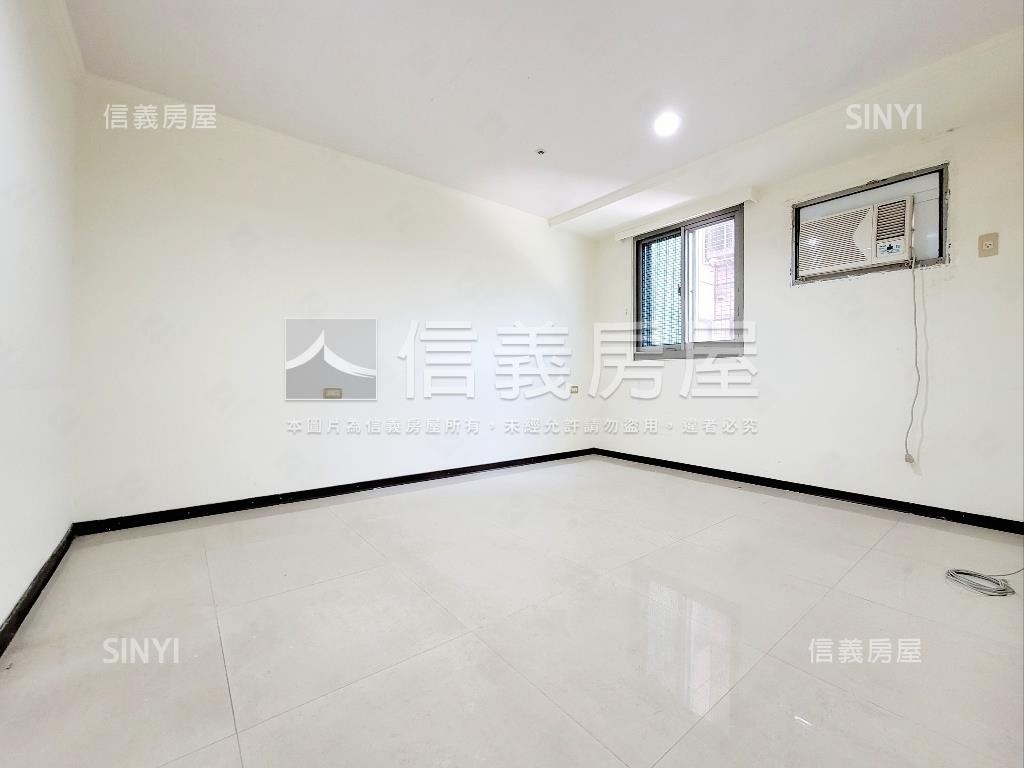 捷運３房車位房屋室內格局與周邊環境