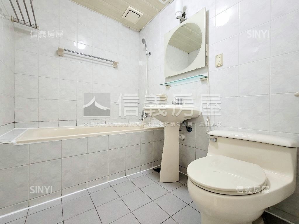 捷運３房車位房屋室內格局與周邊環境