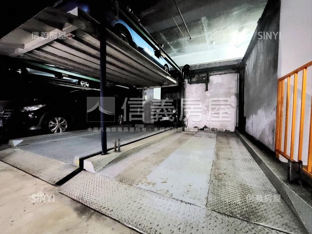 捷運３房車位房屋室內格局與周邊環境