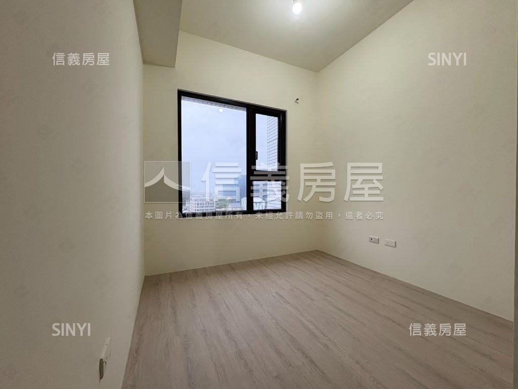 鈞貴極美ＩＩ邊間三房車位房屋室內格局與周邊環境