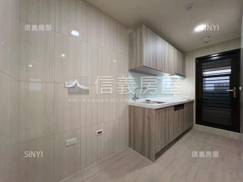 鈞貴極美ＩＩ邊間三房車位房屋室內格局與周邊環境