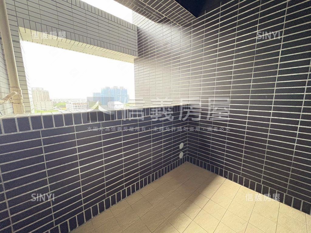 鈞貴極美ＩＩ邊間三房車位房屋室內格局與周邊環境