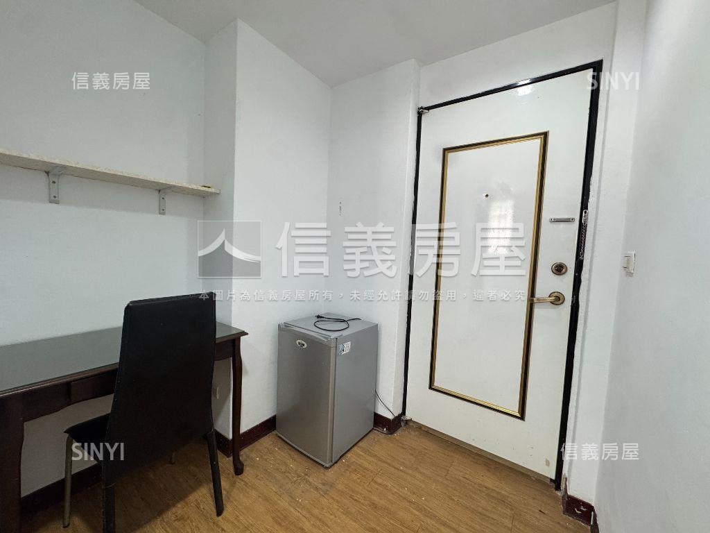 向上市場收租６套房房屋室內格局與周邊環境