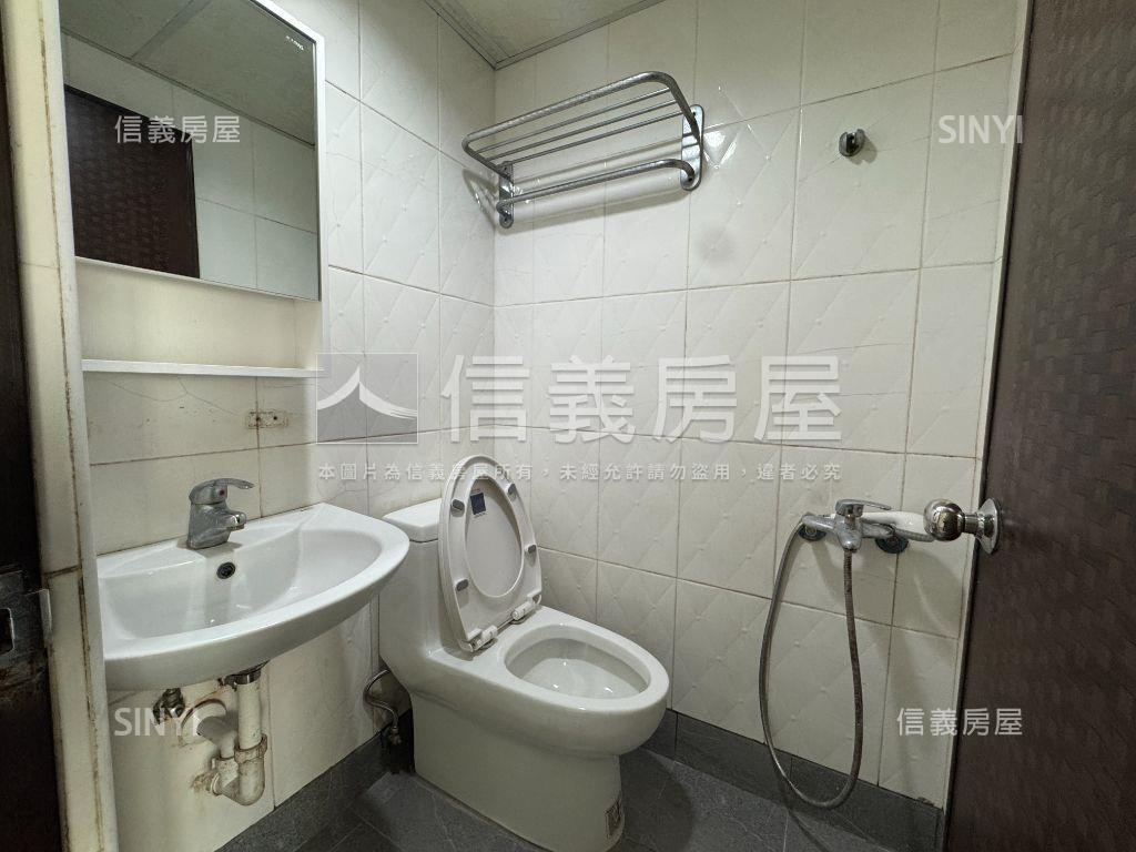 向上市場收租６套房房屋室內格局與周邊環境