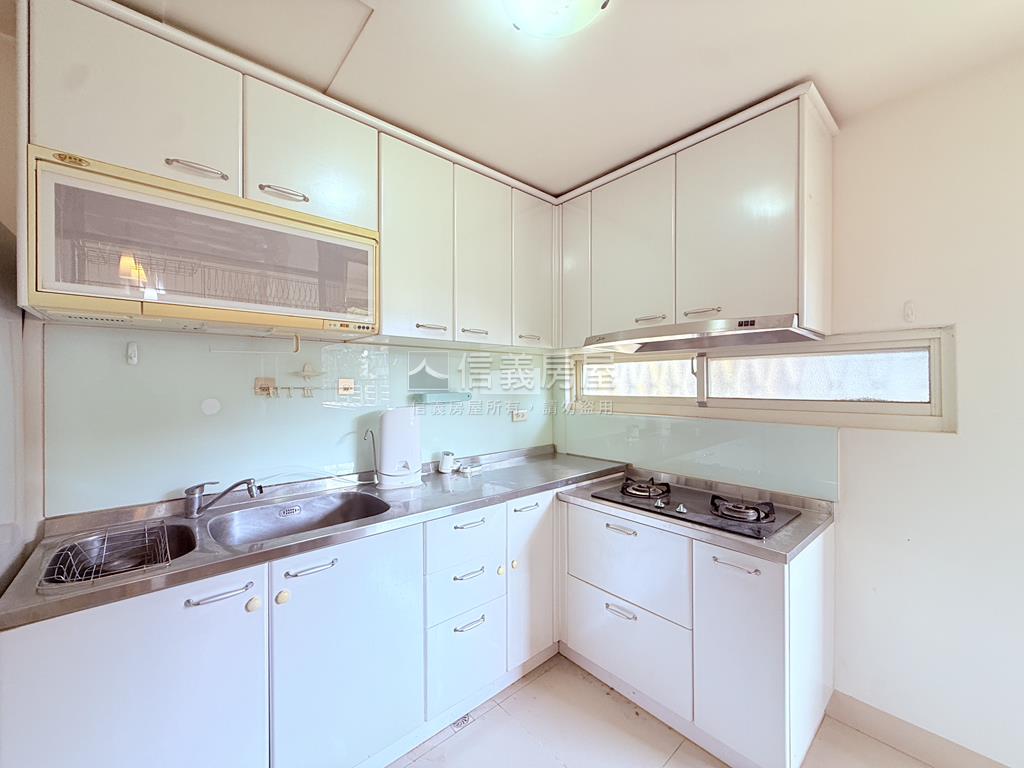 在莒新村次頂採光三房美屋房屋室內格局與周邊環境