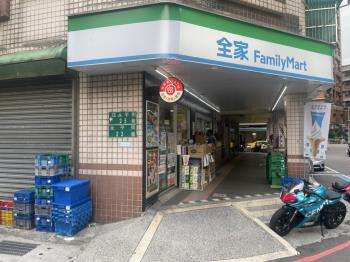 近Ｋ０８捷運角窗店面