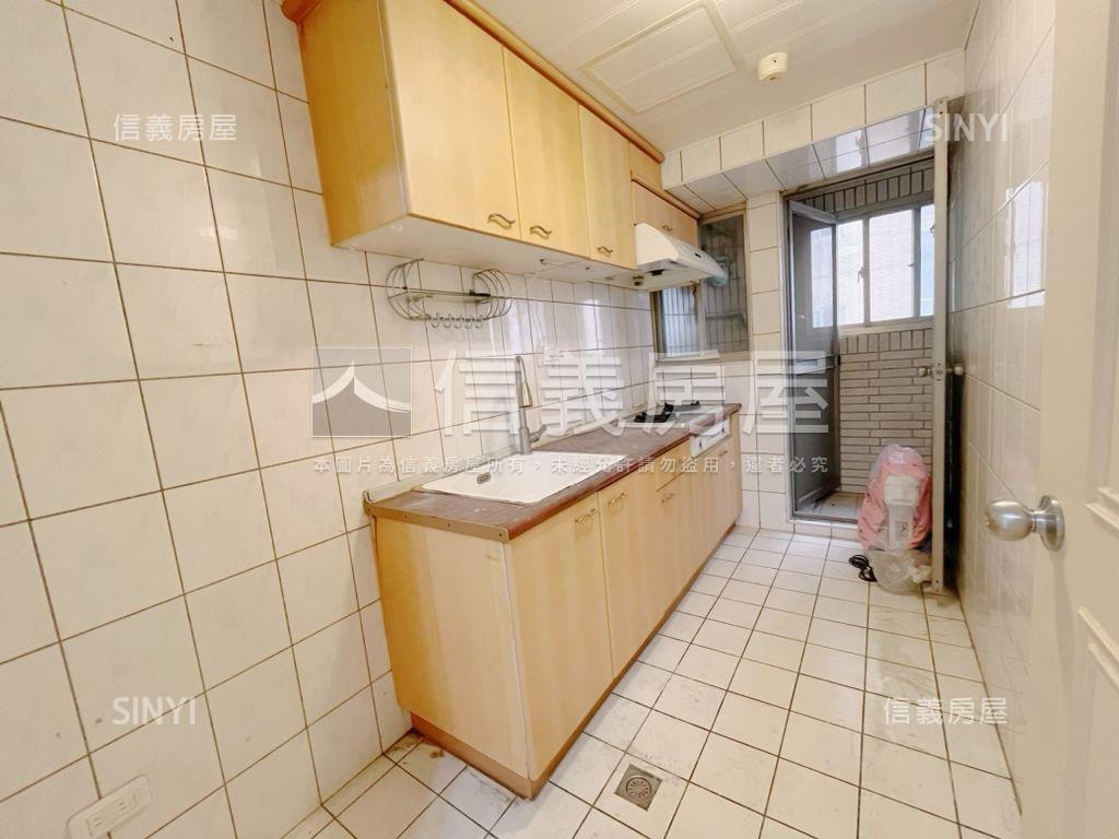 中央新村希望之河美三房房屋室內格局與周邊環境