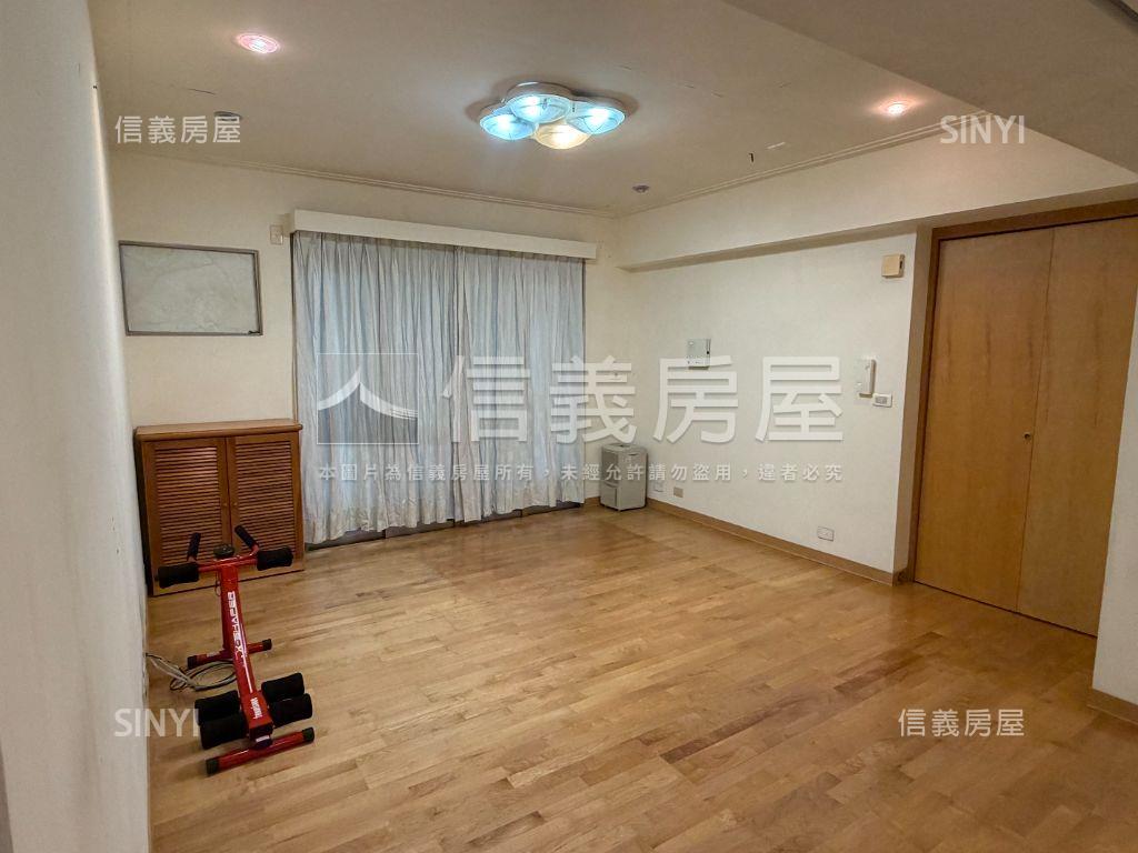 基隆四季春四房車位房屋室內格局與周邊環境