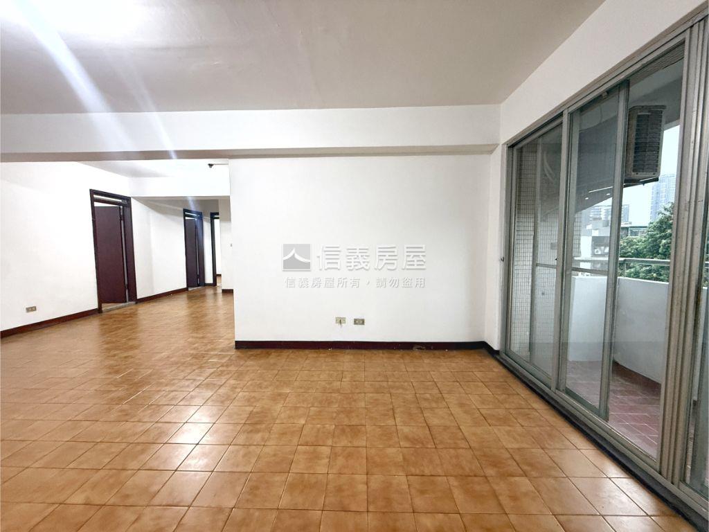 安華公園電梯大四房房屋室內格局與周邊環境