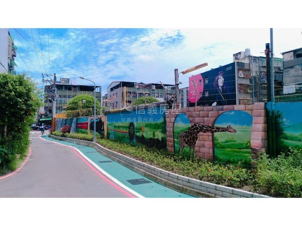 安華公園電梯大四房房屋室內格局與周邊環境