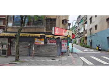 金湖路邊間金店面