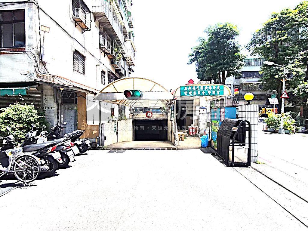 喜來福坡平大車位房屋室內格局與周邊環境