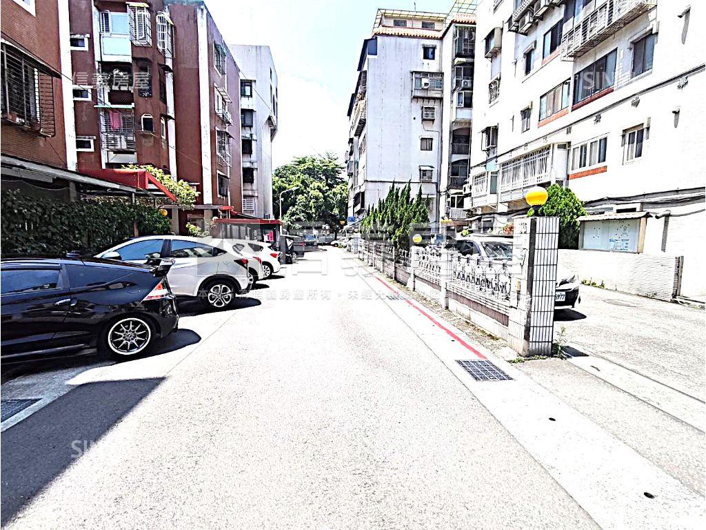 喜來福坡平大車位房屋室內格局與周邊環境