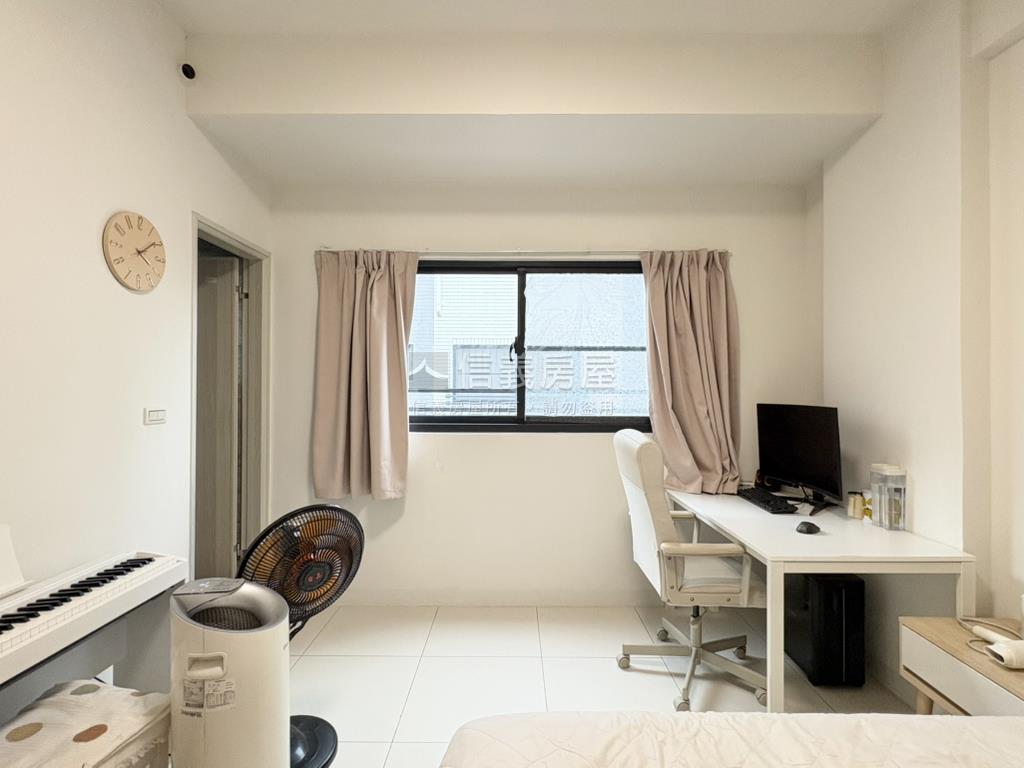 東區輕屋齡好成家面寬車墅房屋室內格局與周邊環境
