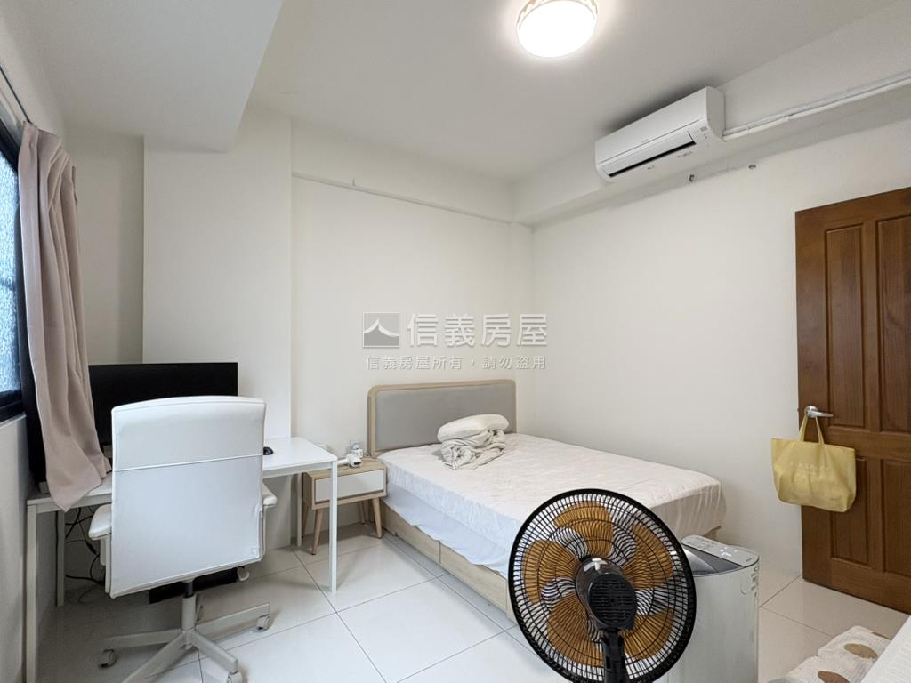 東區輕屋齡好成家面寬車墅房屋室內格局與周邊環境