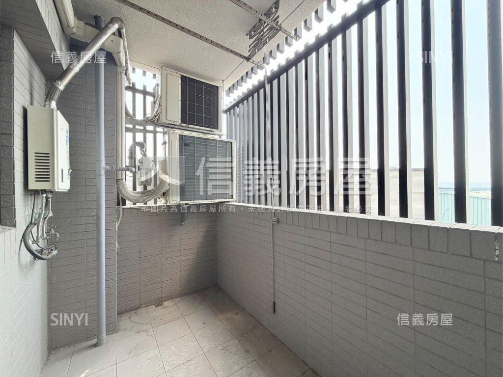 康橋三房雙平面車位房屋室內格局與周邊環境