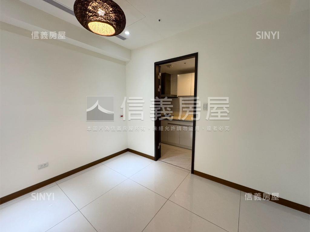 福氣滿盈宏盛２三房雙車位房屋室內格局與周邊環境