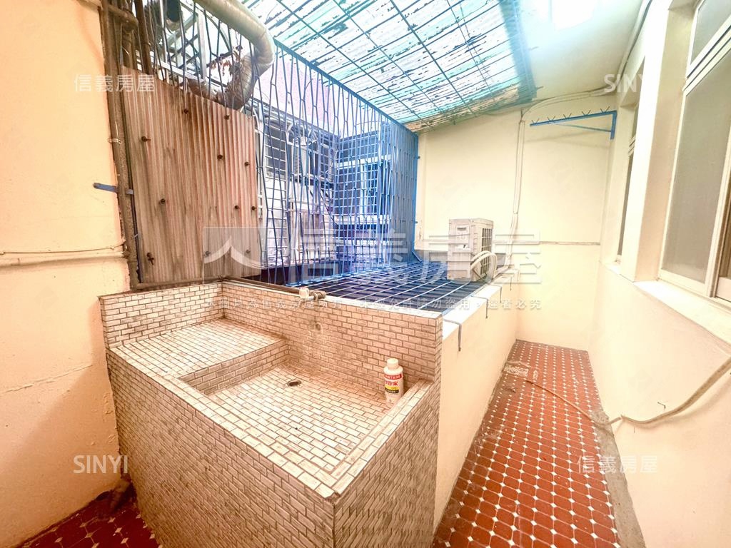 敦小邊間頂加美寓房屋室內格局與周邊環境
