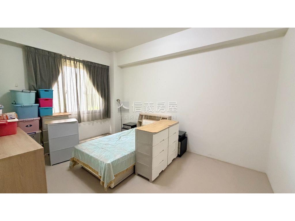 北屯五房震後車庫別墅房屋室內格局與周邊環境