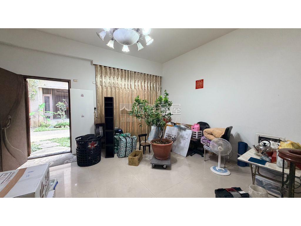 北屯五房震後車庫別墅房屋室內格局與周邊環境