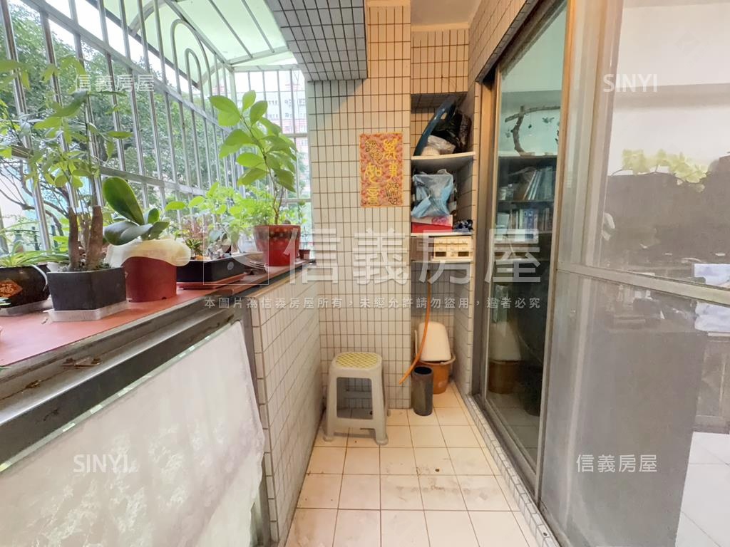 公園特區四房車位房屋室內格局與周邊環境