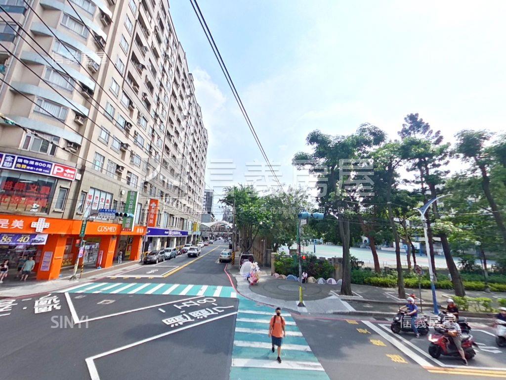 公園特區四房車位房屋室內格局與周邊環境