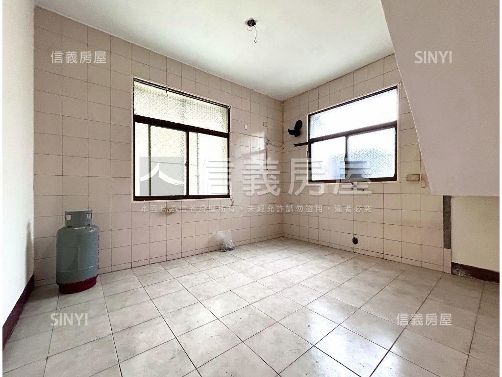 光榮碼頭旁採光宅房屋室內格局與周邊環境