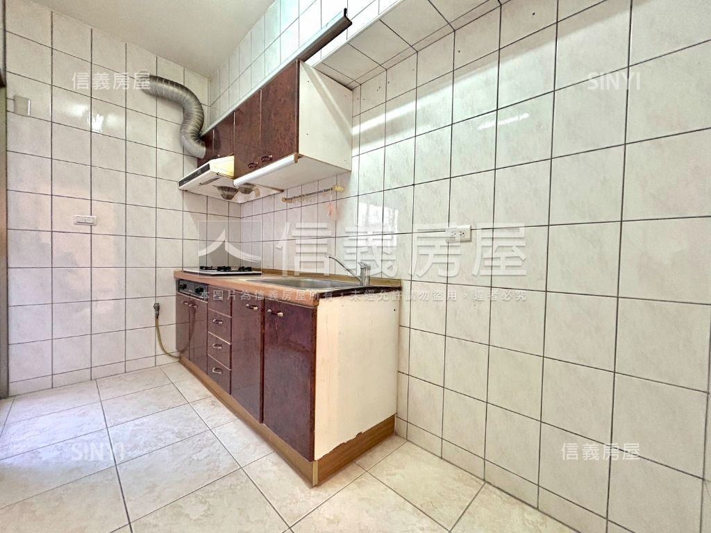 三鐵高樓大露臺三房車位房屋室內格局與周邊環境