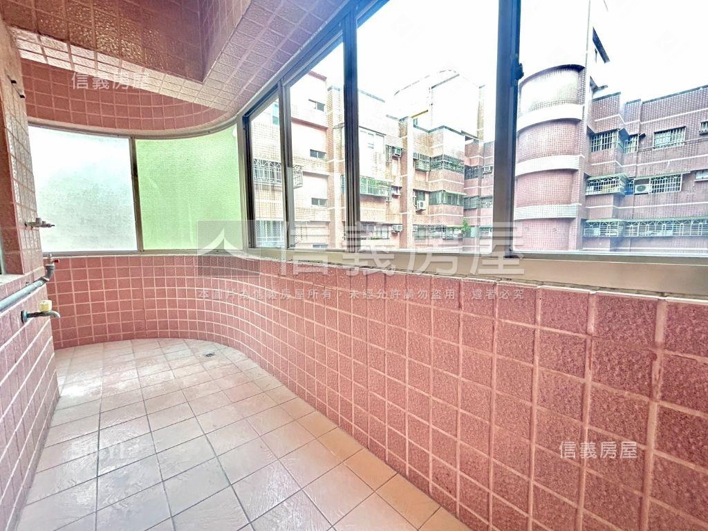 三鐵高樓大露臺三房車位房屋室內格局與周邊環境