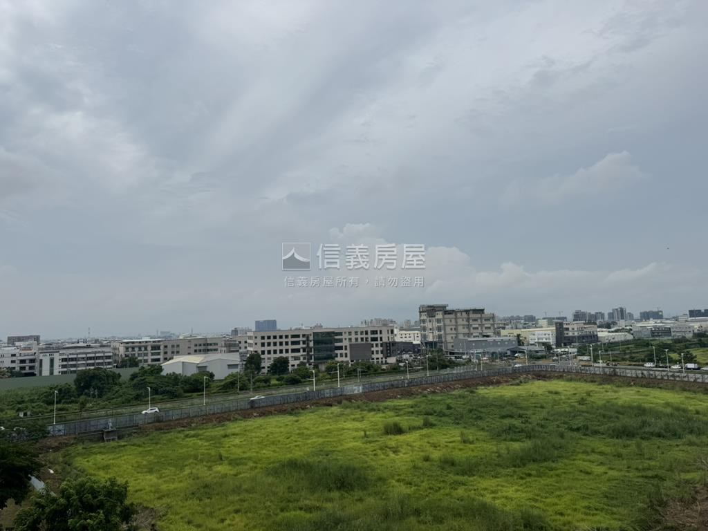 永龍２面公園三房平車房屋室內格局與周邊環境