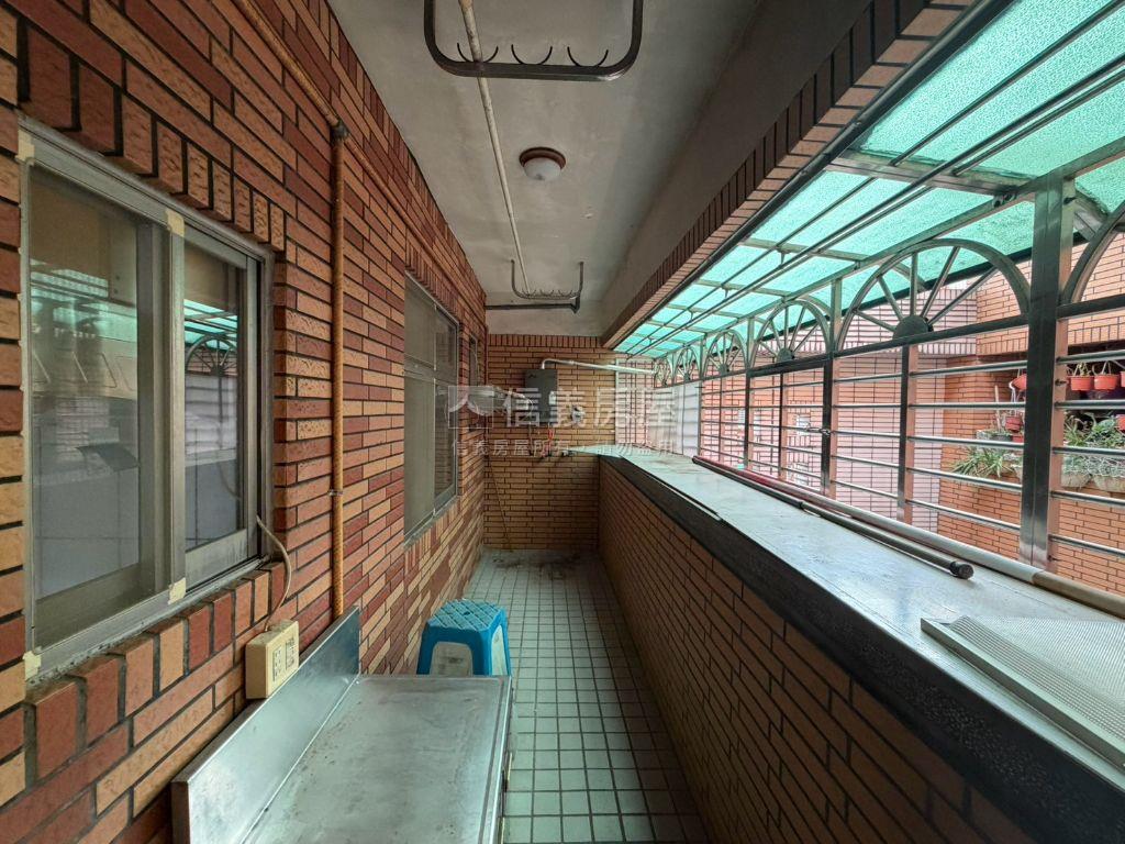 自立國宅高樓景觀三房車位房屋室內格局與周邊環境