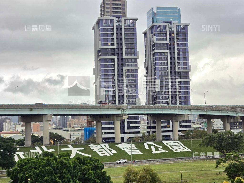 左岸市政Ａ１１三房車位房屋室內格局與周邊環境