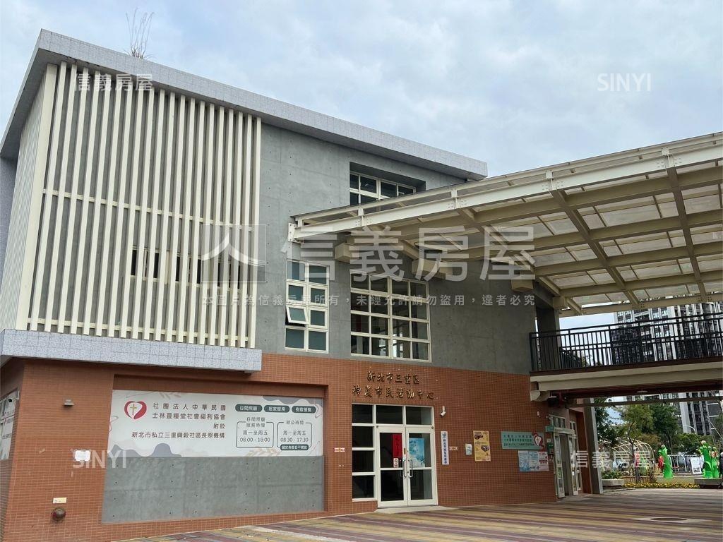 左岸市政Ａ１１三房車位房屋室內格局與周邊環境