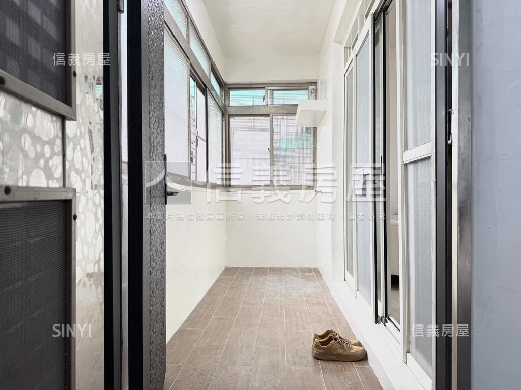 近衛武營裝潢明亮美宅房屋室內格局與周邊環境