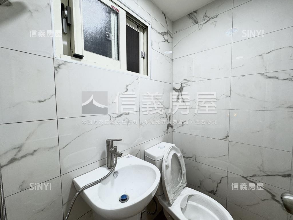 近衛武營裝潢明亮美宅房屋室內格局與周邊環境