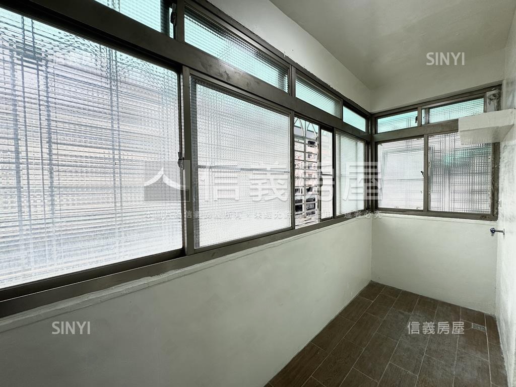 近衛武營裝潢明亮美宅房屋室內格局與周邊環境