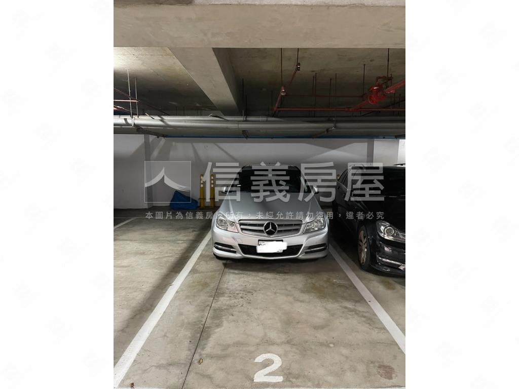 專任川陽郡秀Ｂ１坡平車位房屋室內格局與周邊環境