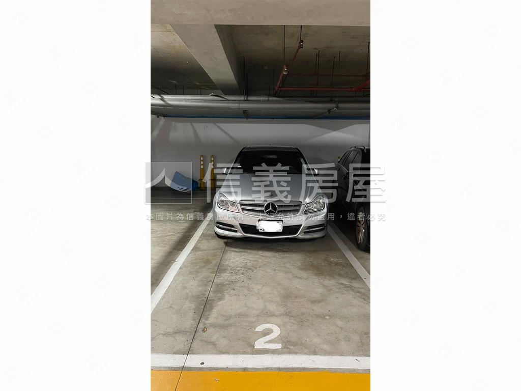 專任川陽郡秀Ｂ１坡平車位房屋室內格局與周邊環境