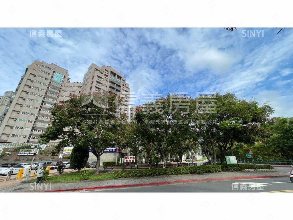 專任川陽郡秀Ｂ１坡平車位房屋室內格局與周邊環境