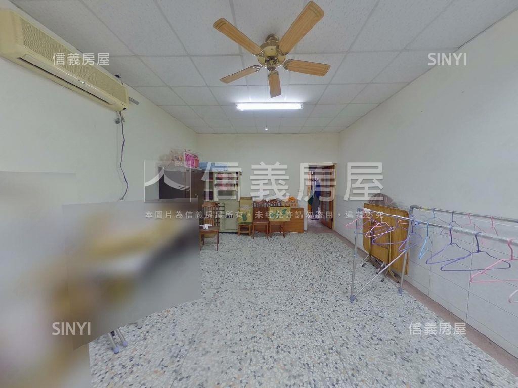 近運動場臨路美透天房屋室內格局與周邊環境